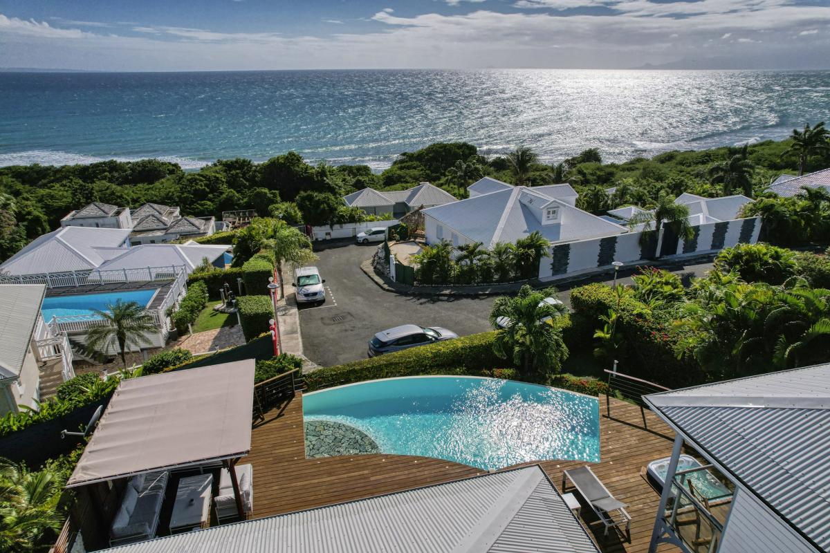 46.Location villa piscine Sainte Anne Guadeloupe_Terrasse Piscine Mer